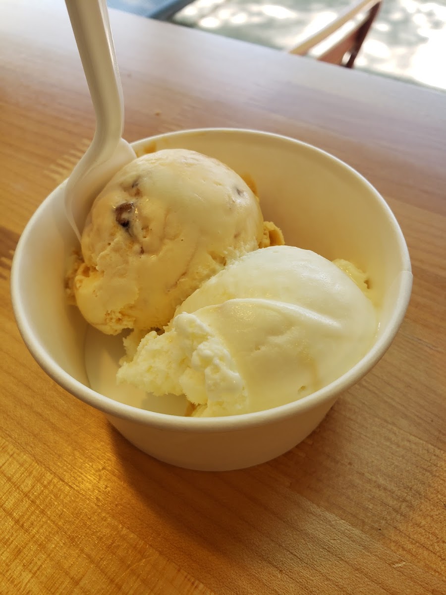 Scoop Du Jour Ice Creamery Photo 5