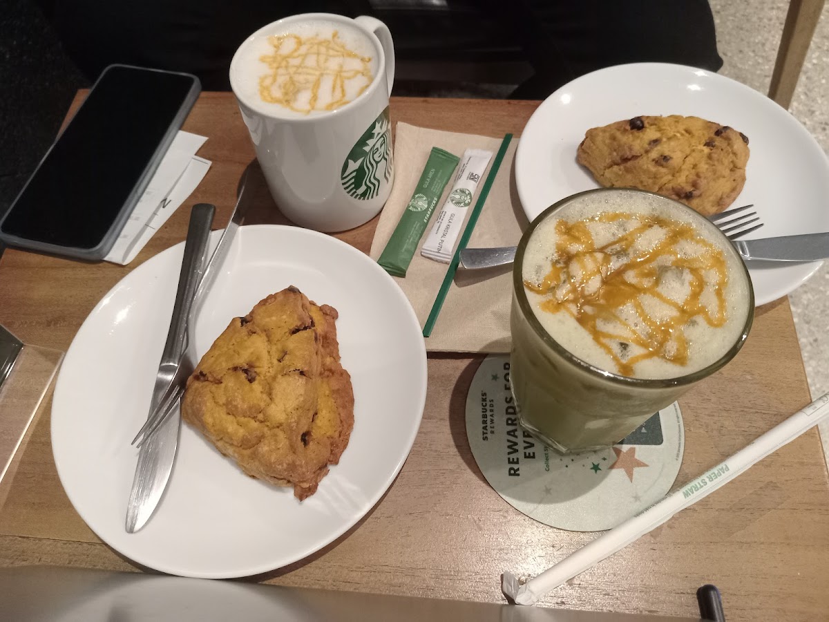 Starbucks Bintaro Sektor 7 Photo 3