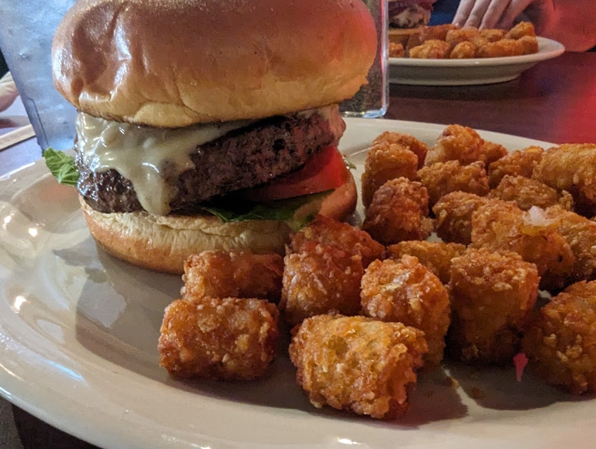 Sutton's American Grill Photo 2