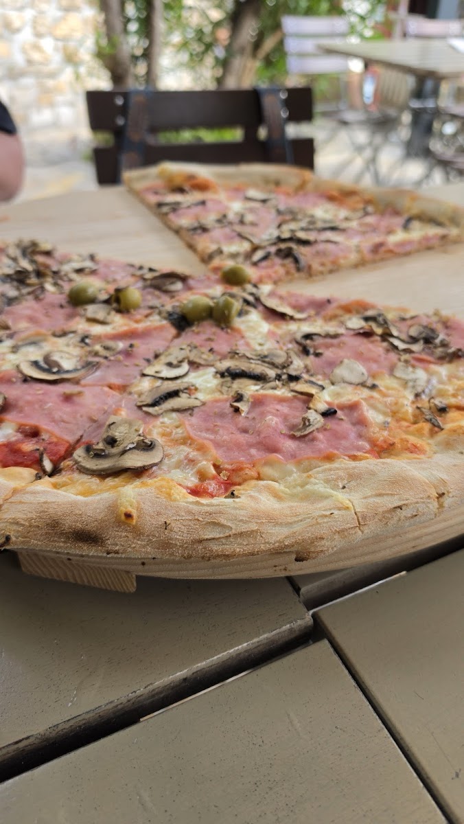 Pizzeria Tabasco Photo 3