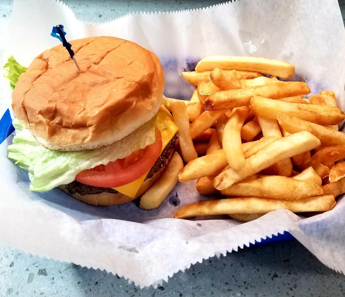 Louie's Bar & Grill Photo 3
