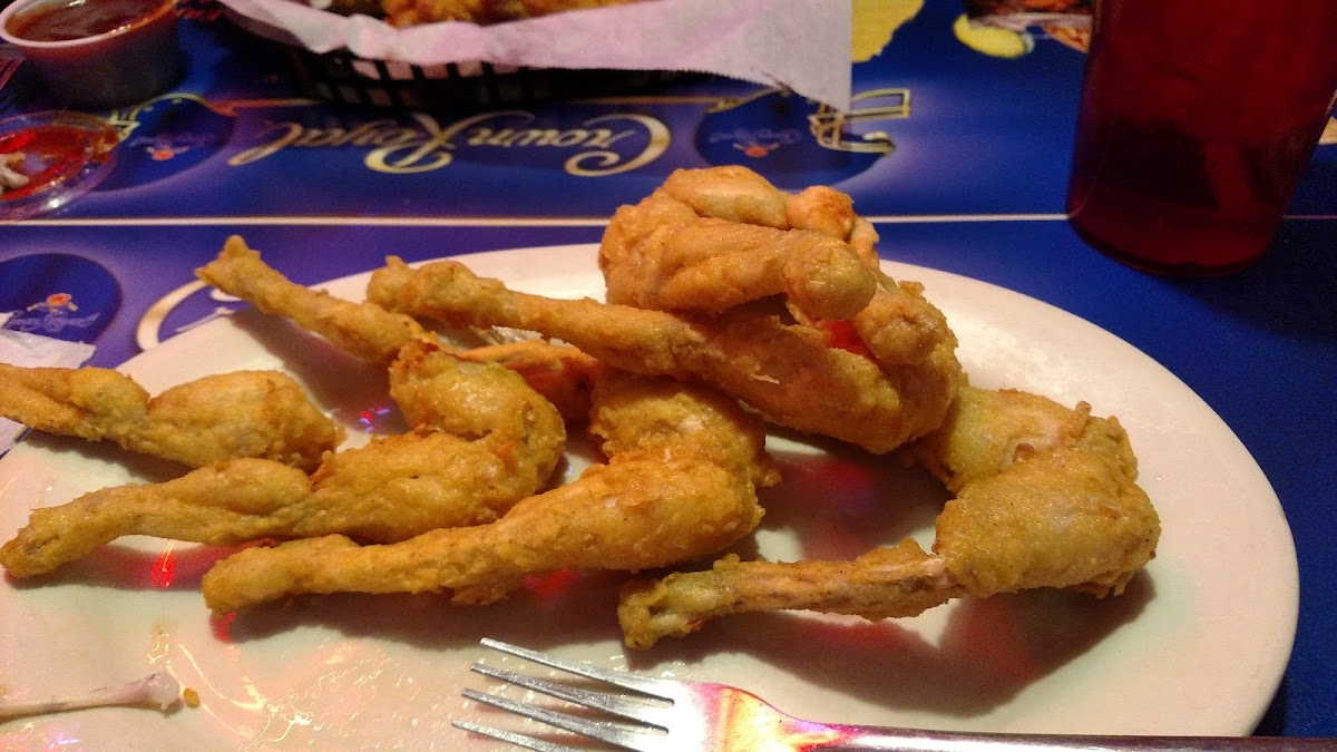 Louie's Bar & Grill Photo 6