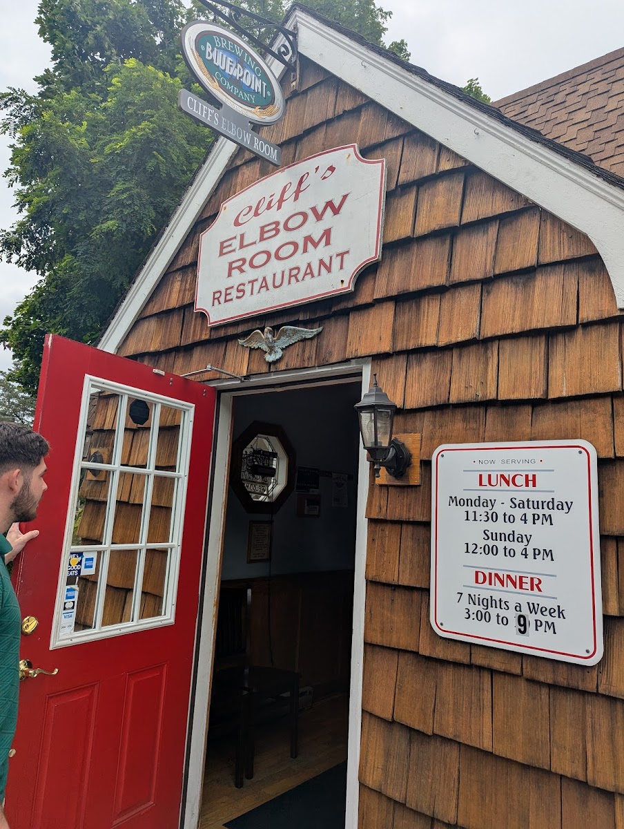 Cliff's Elbow Room Photo 3