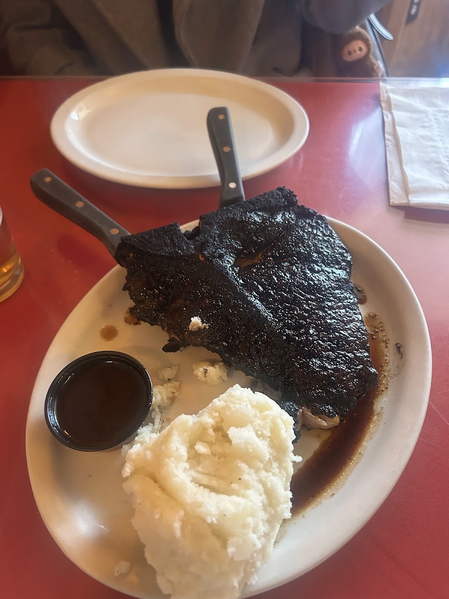 Cliff's Elbow Room Photo 4