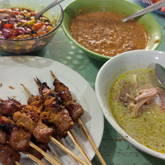 Sate Gule Bebek Dan Nasi Putih