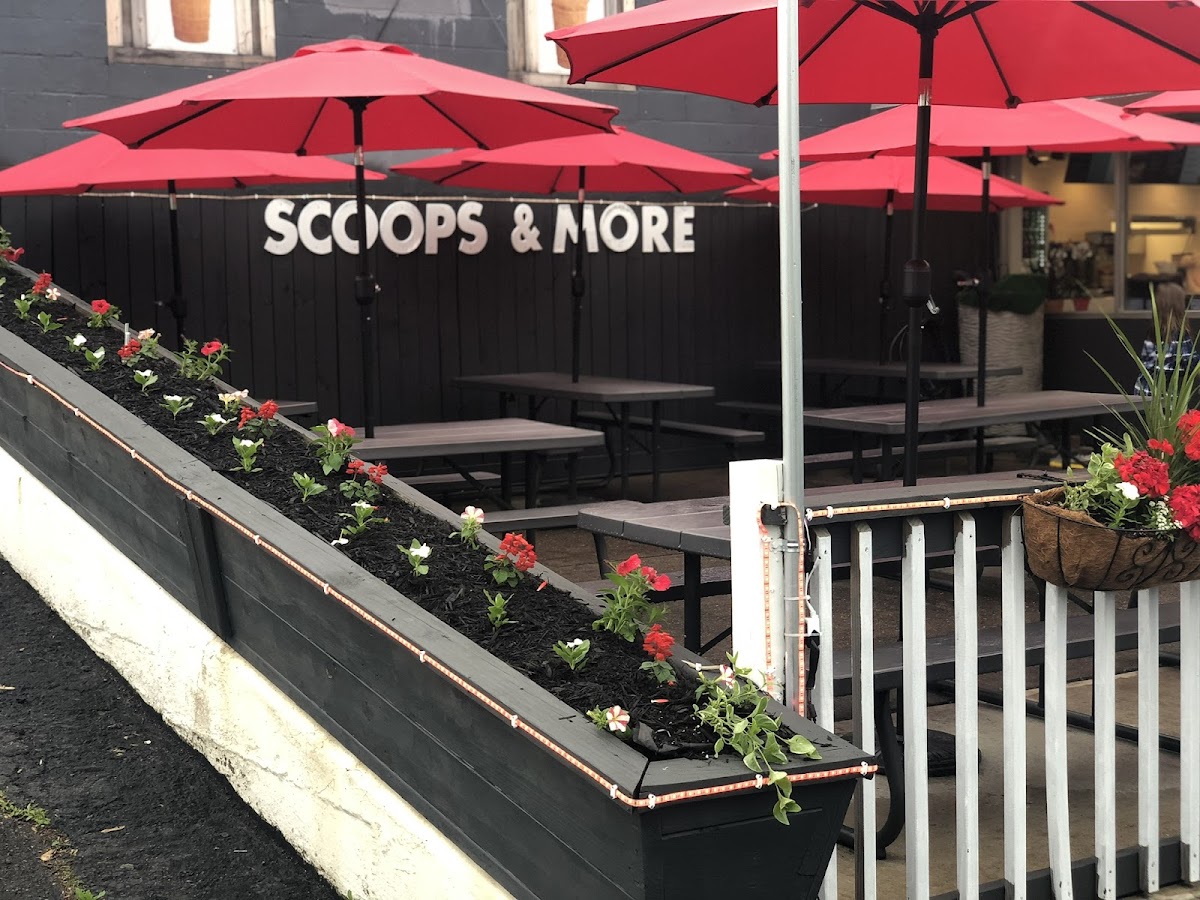 Scoops & More Eatery