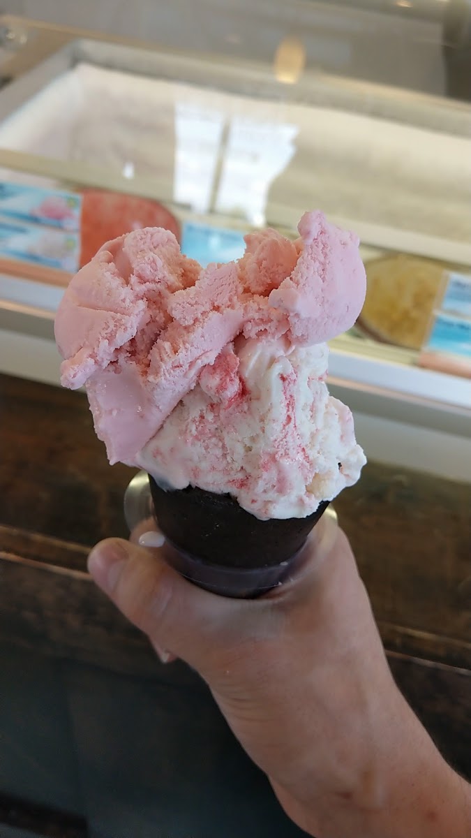 Scoops & More Eatery Photo 2