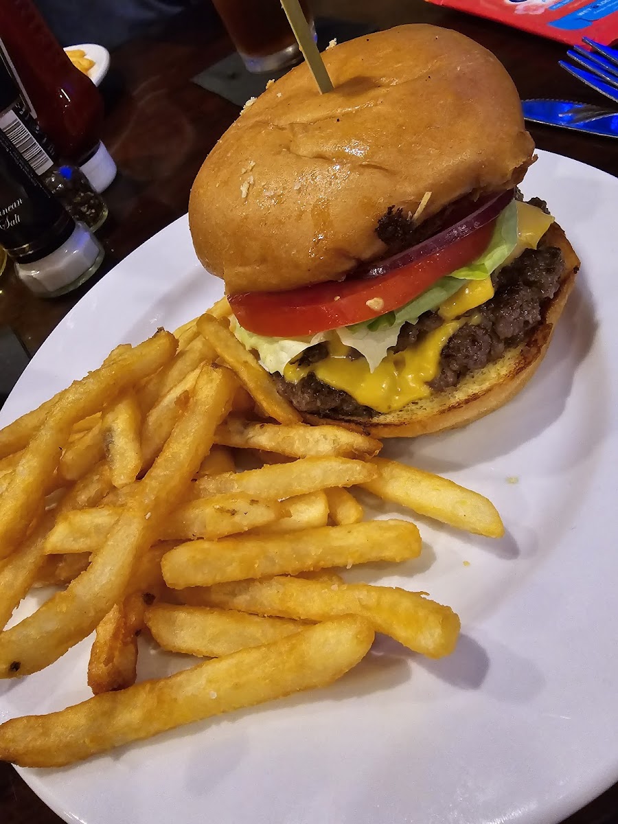 West 82 Bar And Grill Photo 3