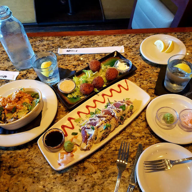 Happy Hour at Bar Side