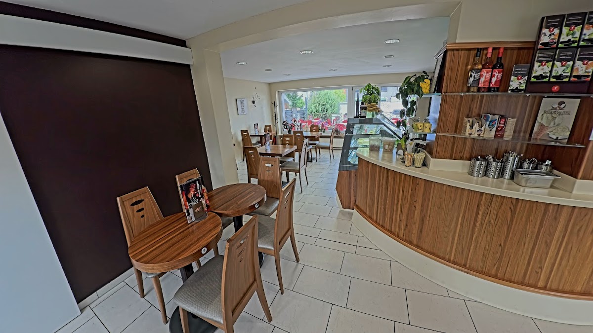 Rocca Eis Cafe Lounge Photo 3