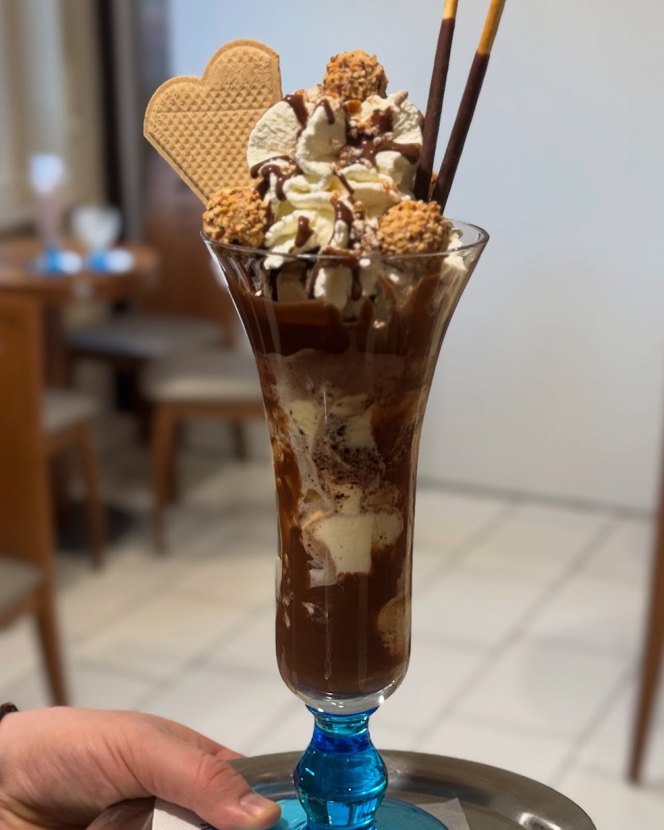 Rocca Eis Cafe Lounge Photo 4