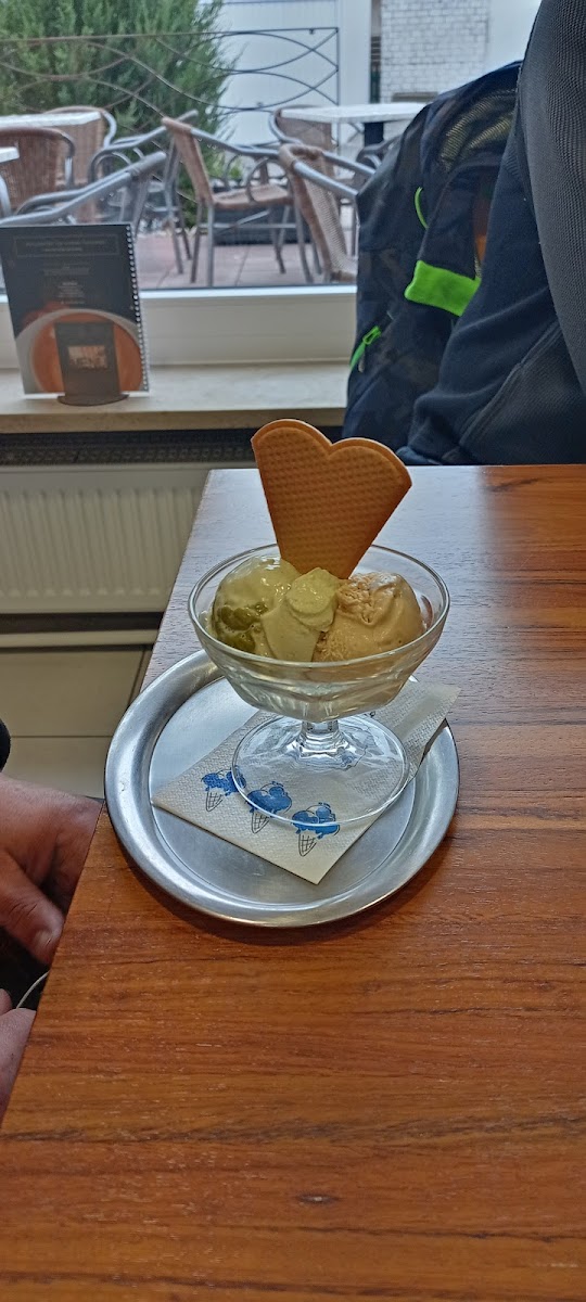 Rocca Eis Cafe Lounge Photo 9