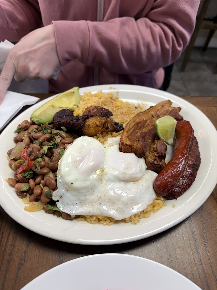 Salvadoreño and mexican grill restaurant Photo 10