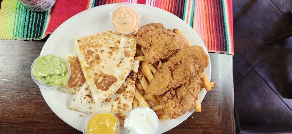 Salvadoreño and mexican grill restaurant Photo 4