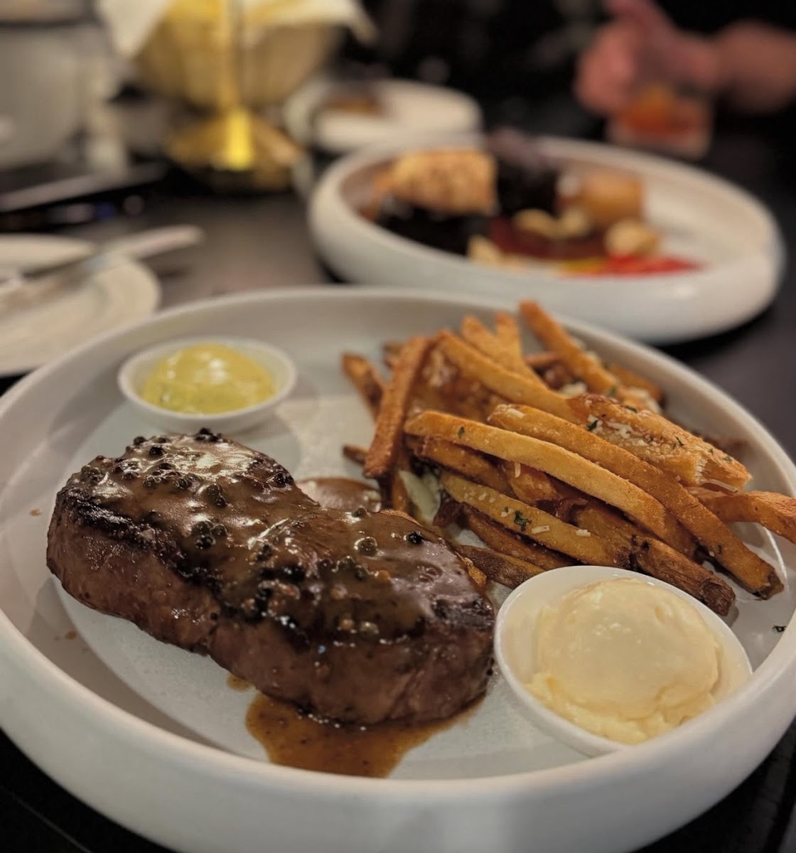 Regent Restaurant & Bar Photo 7