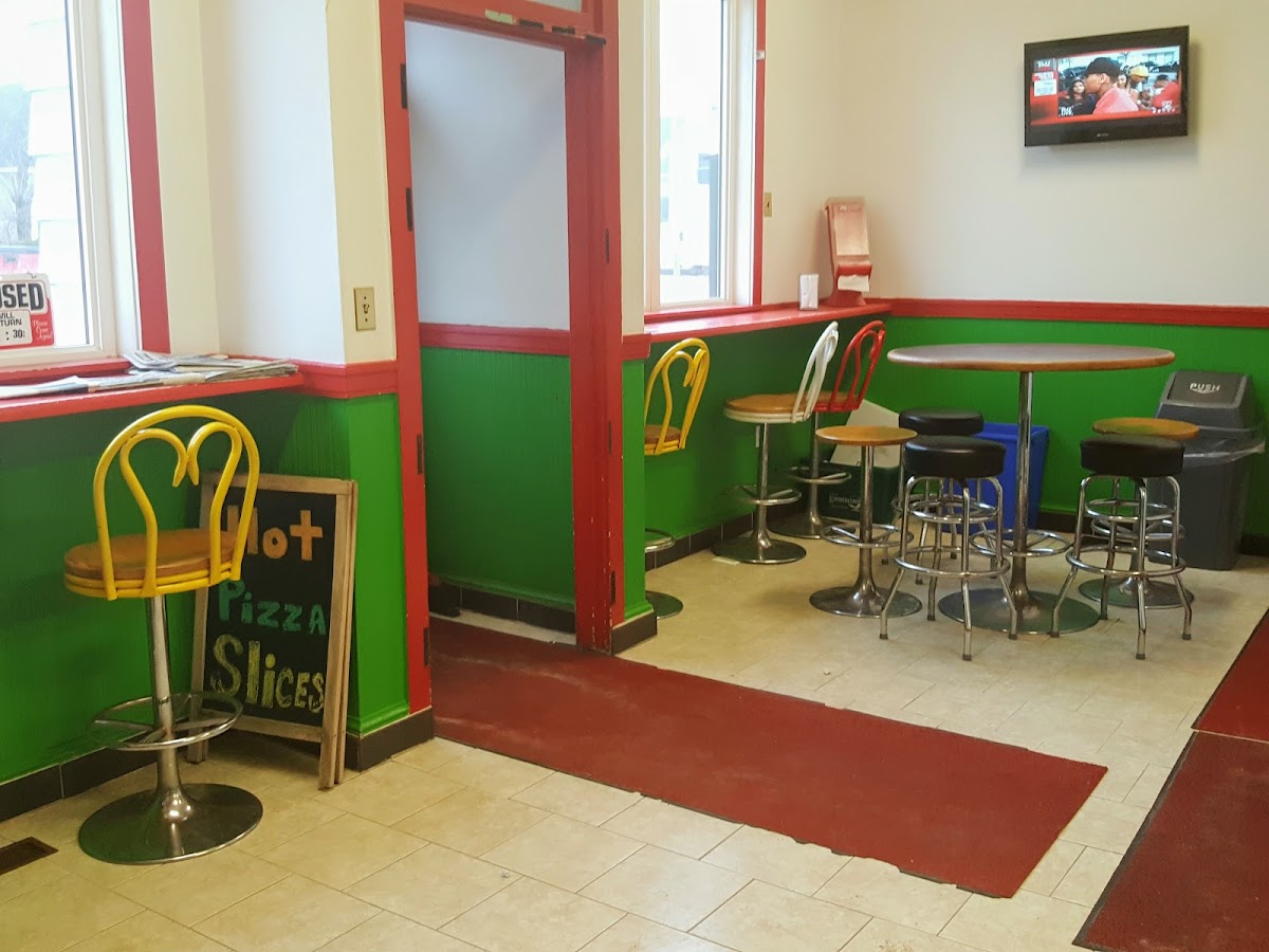 Riverbank Pizza Photo 4