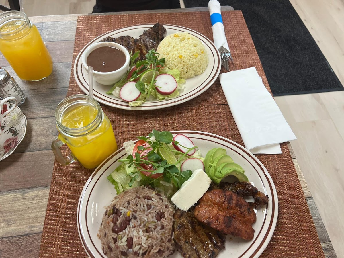 El Salvadoreño Restaurant Photo 4