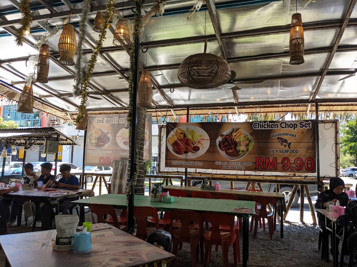 LILY SEAFOOD VILLAGE Photo 6