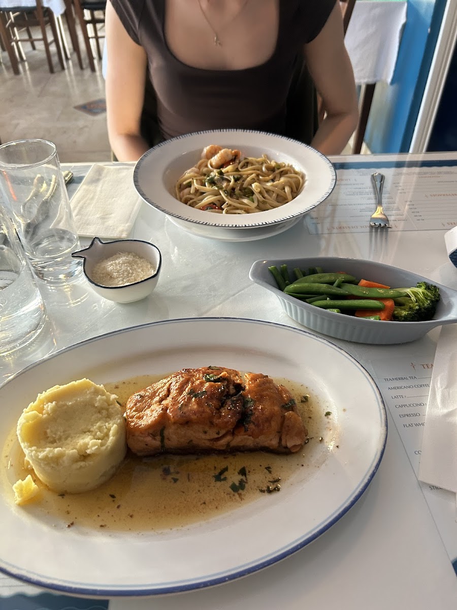 Pisces Restaurant Photo 3