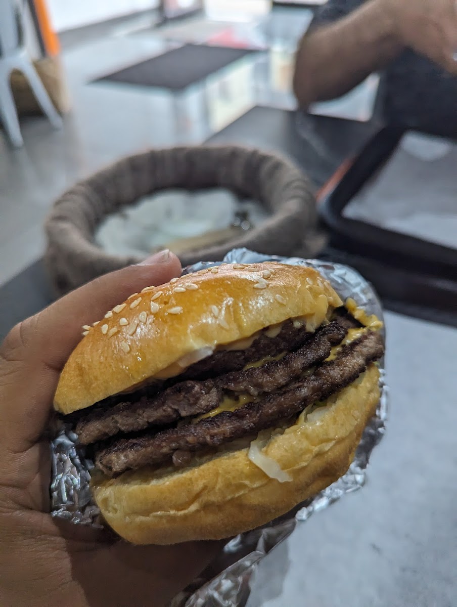 Riri Burger Photo 10