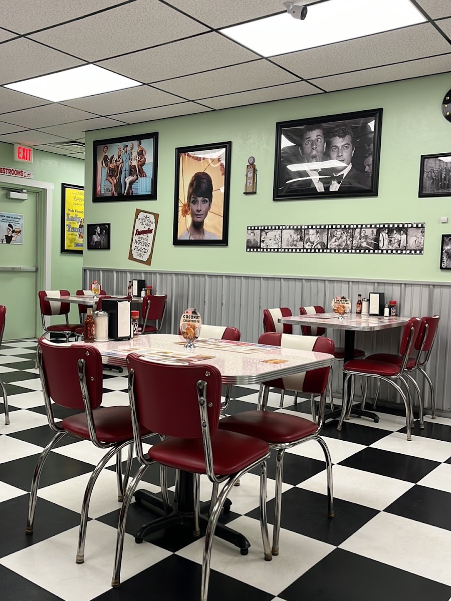 Boomarang Diner - Perry Photo 4