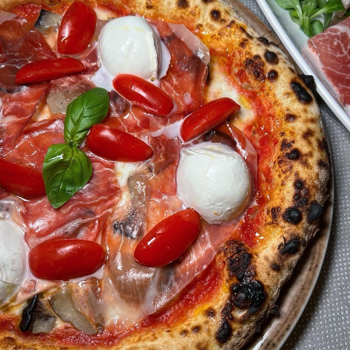 REGINÈ • Pizzeria & Antipasteria