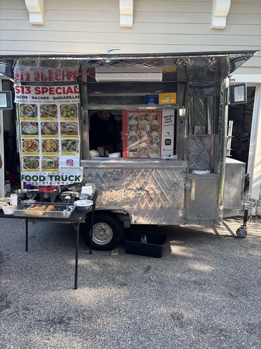 Los Jimenez Mexican Food Truck