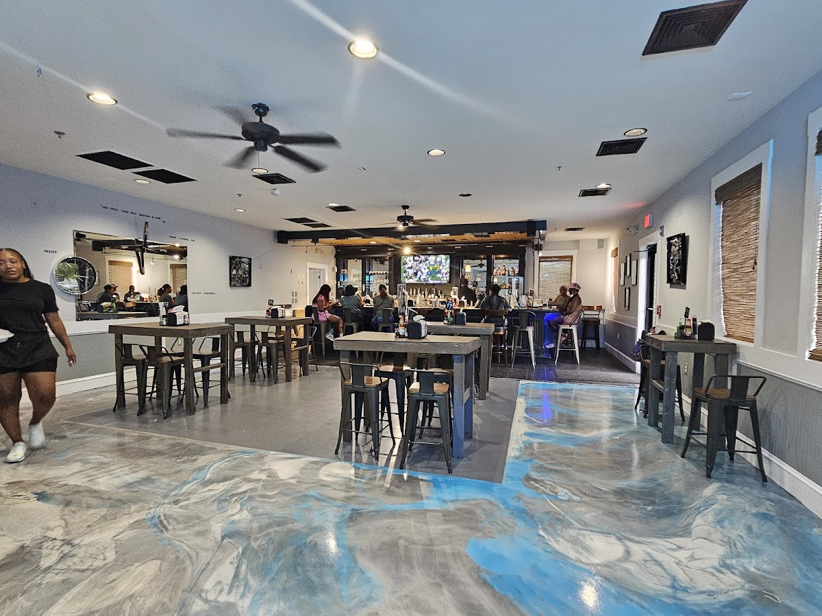 1504 Resto-Bar Photo 4