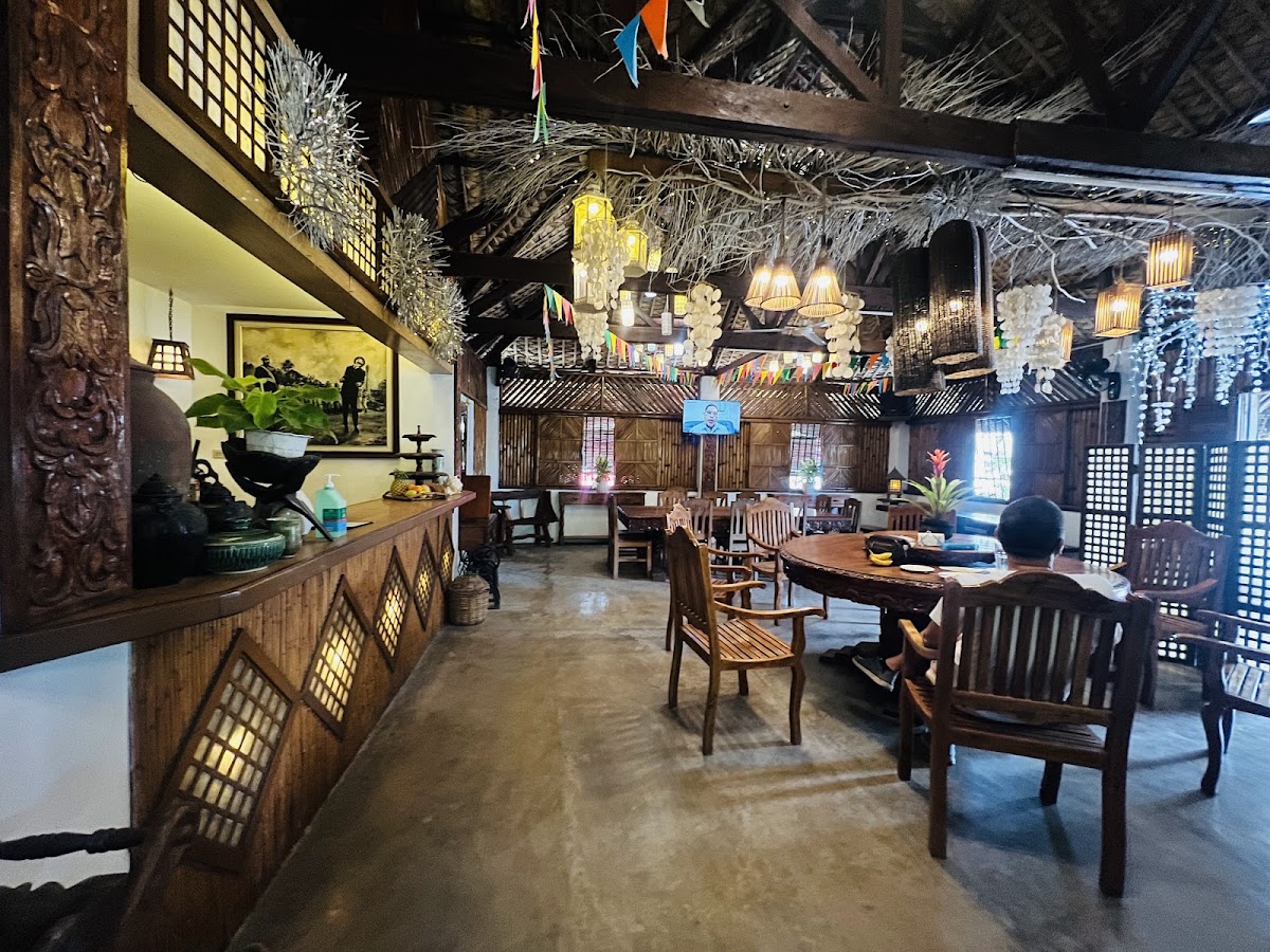 Laong Laan Bar and Restaurant