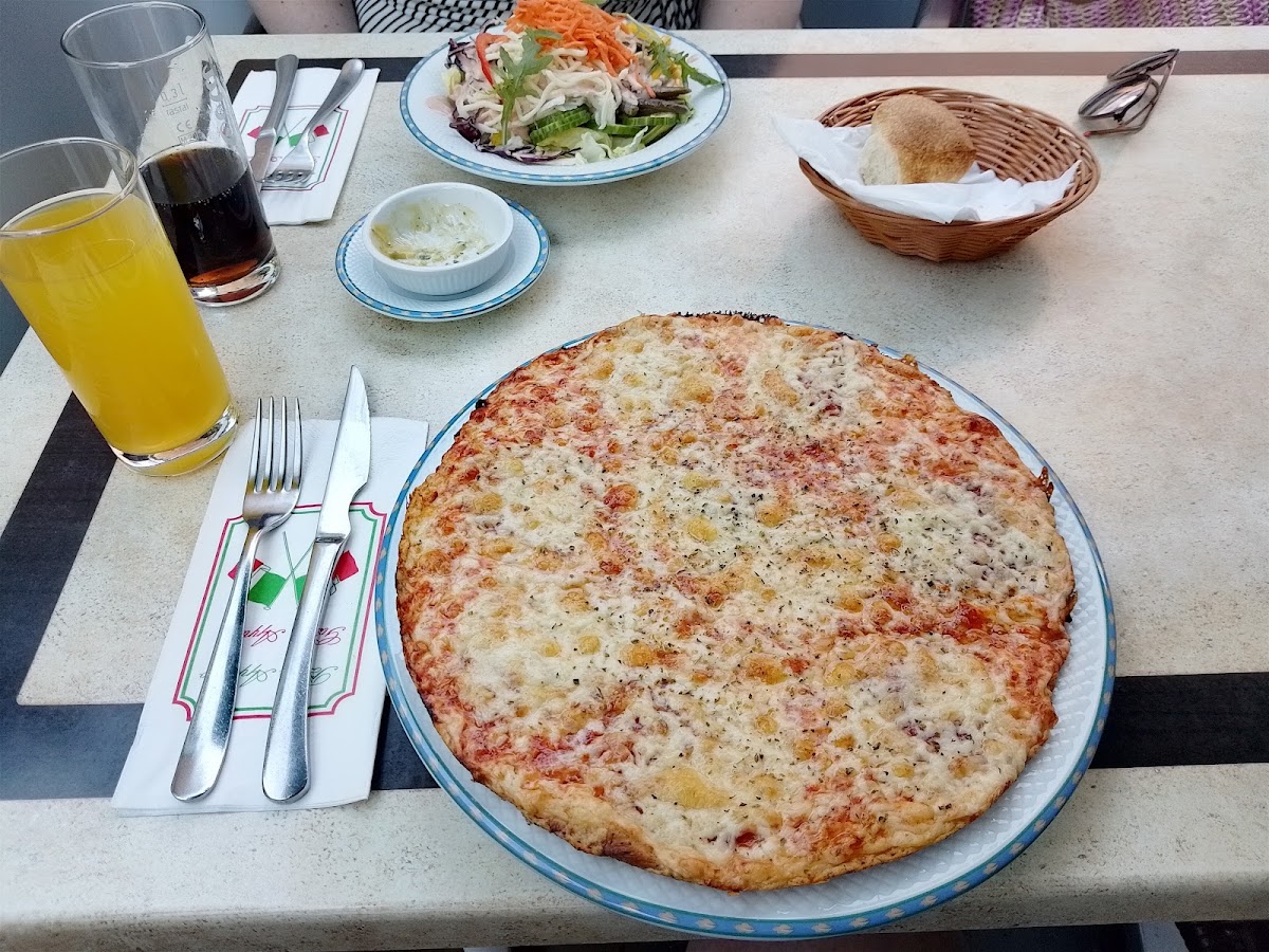 Italia Pizzeria Photo 3