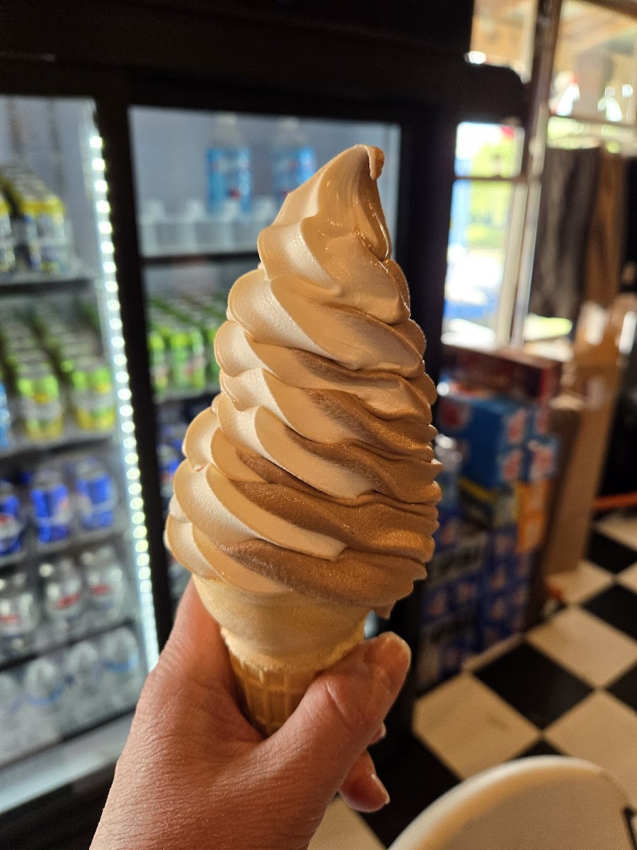 Mr.Richards hot dogs and soft serve ice cream Photo 10