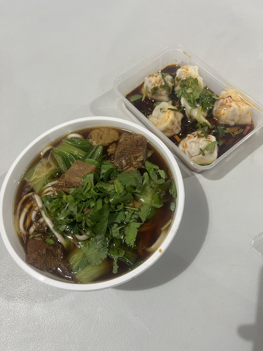 Dumpling & Noodle Bar Photo 3