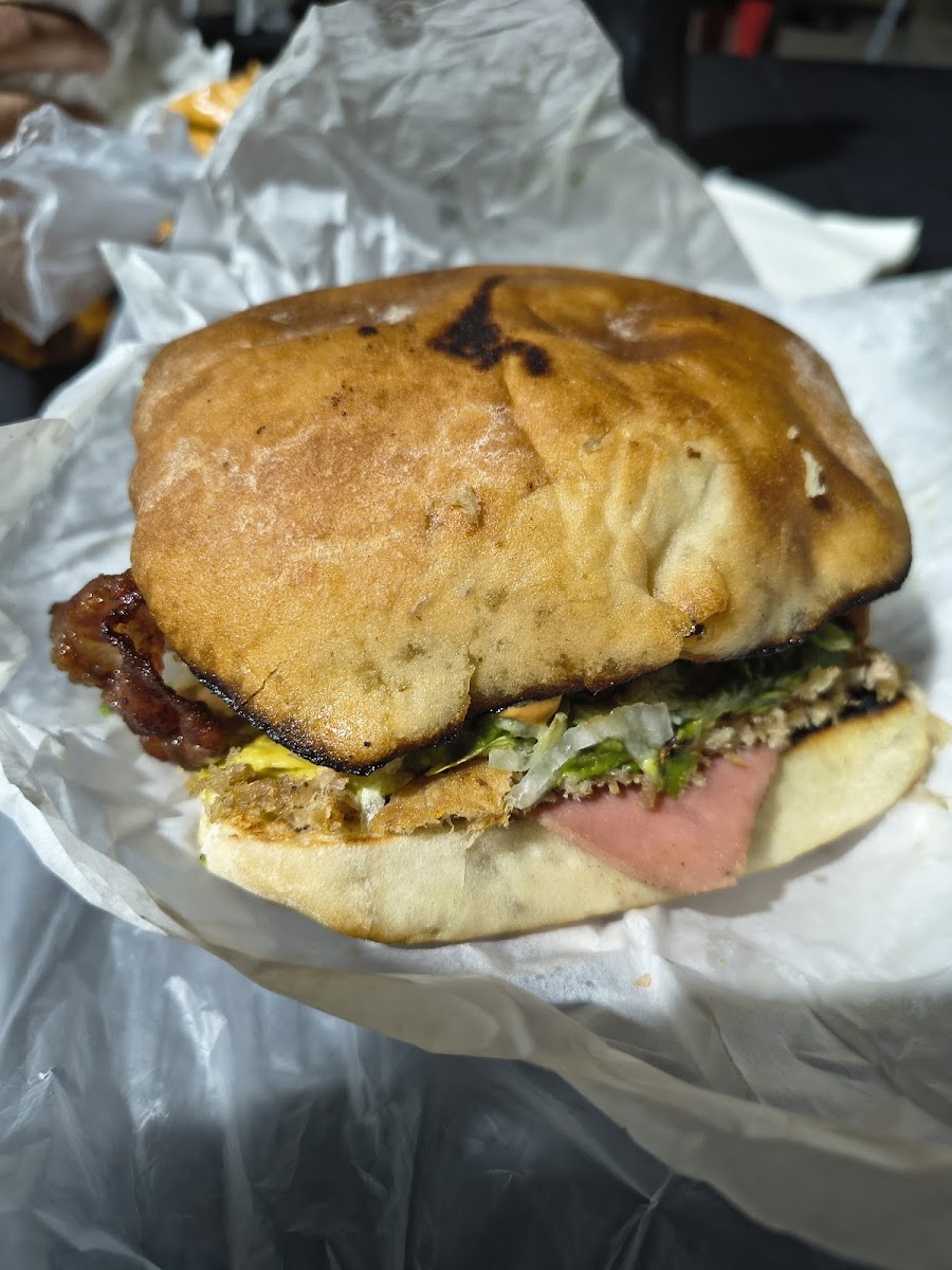 Hamburguesas y tortas el TAZ.