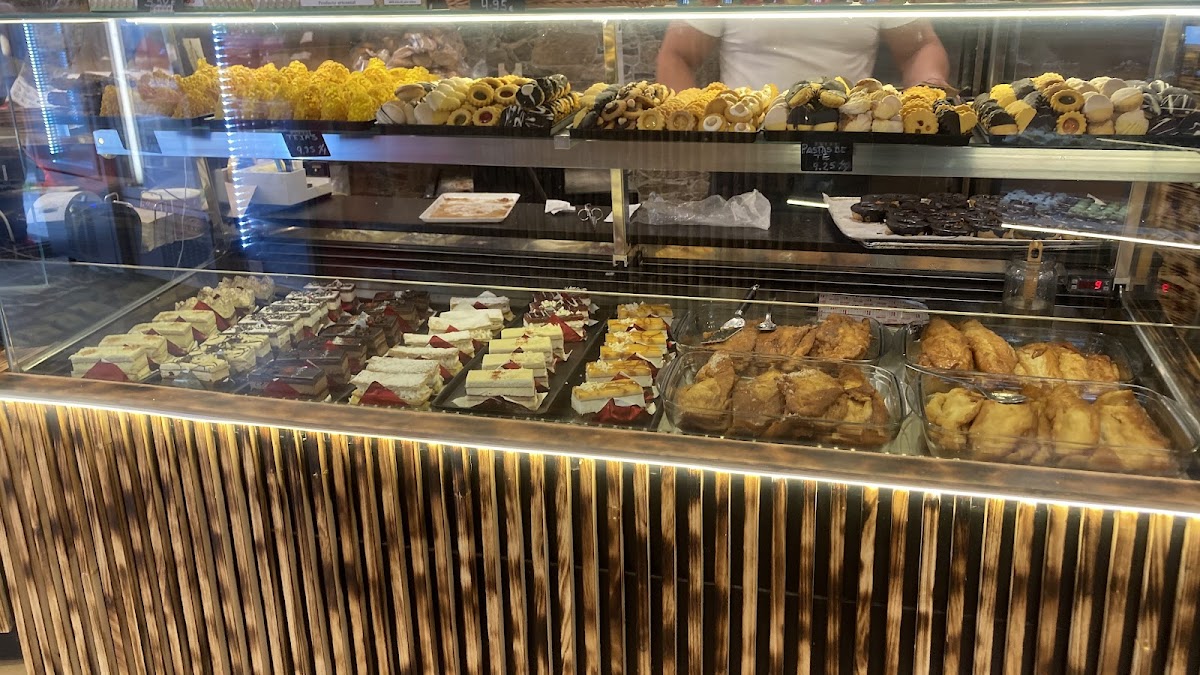 Cafeteria Pasteleria El Altozano Photo 7