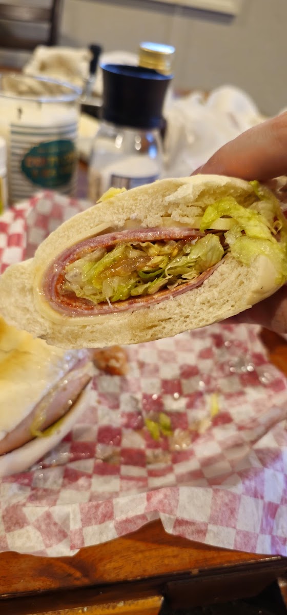 Henry's Hoagies Photo 10