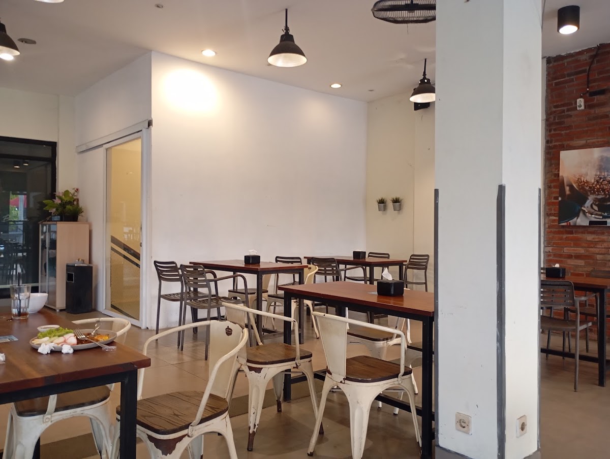 nunormal Cofee & Eatery Photo 3