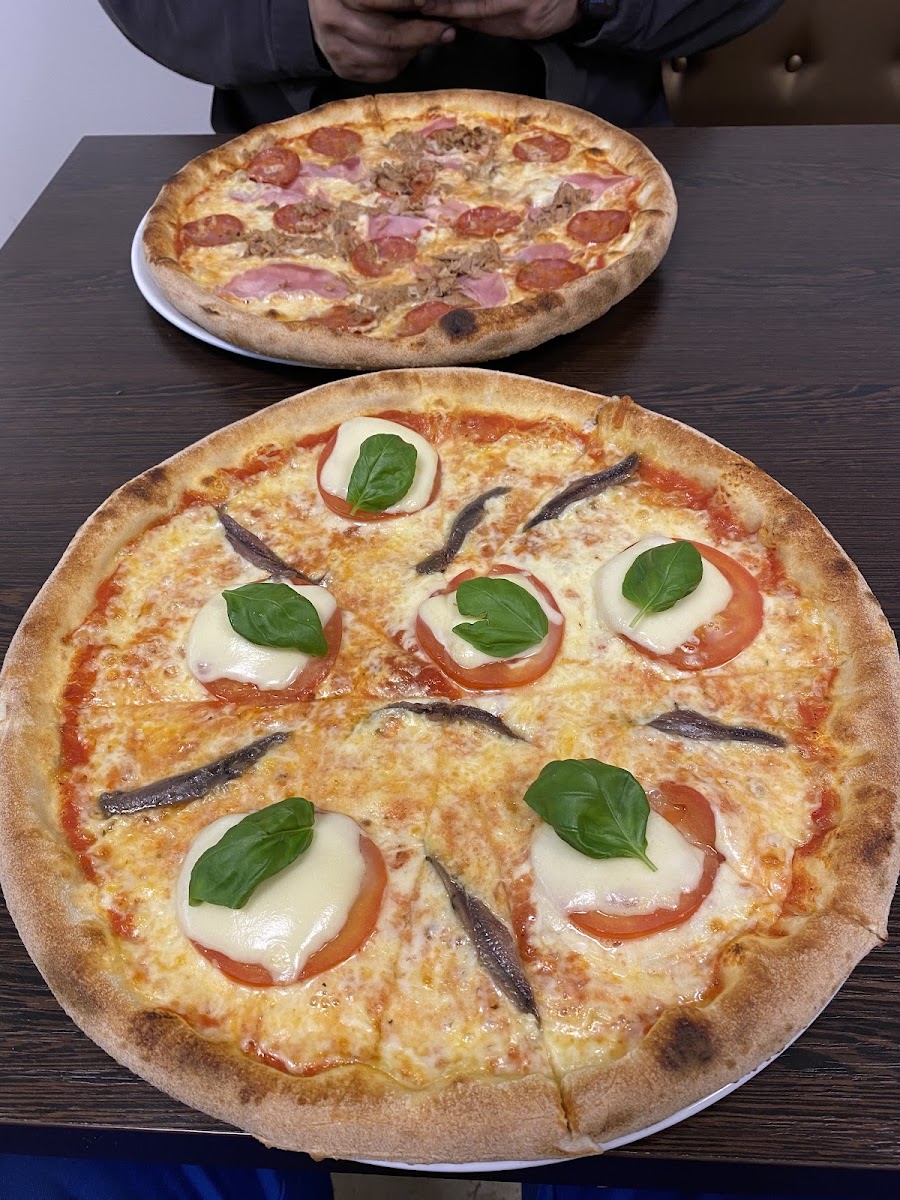 Pizza Family Photo 10