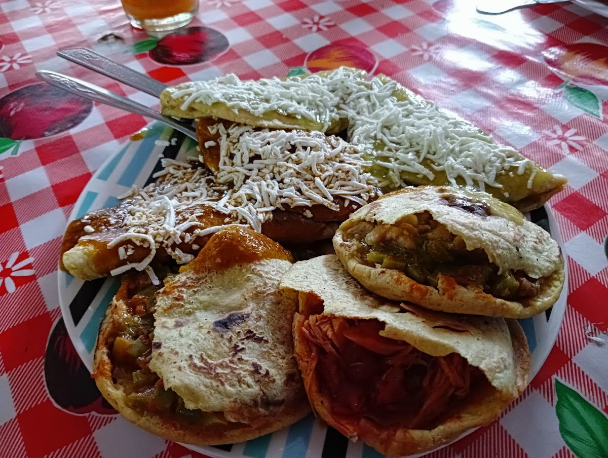 Enchiladas y gorditas 'Las limas' (Las de arriba) Photo 9