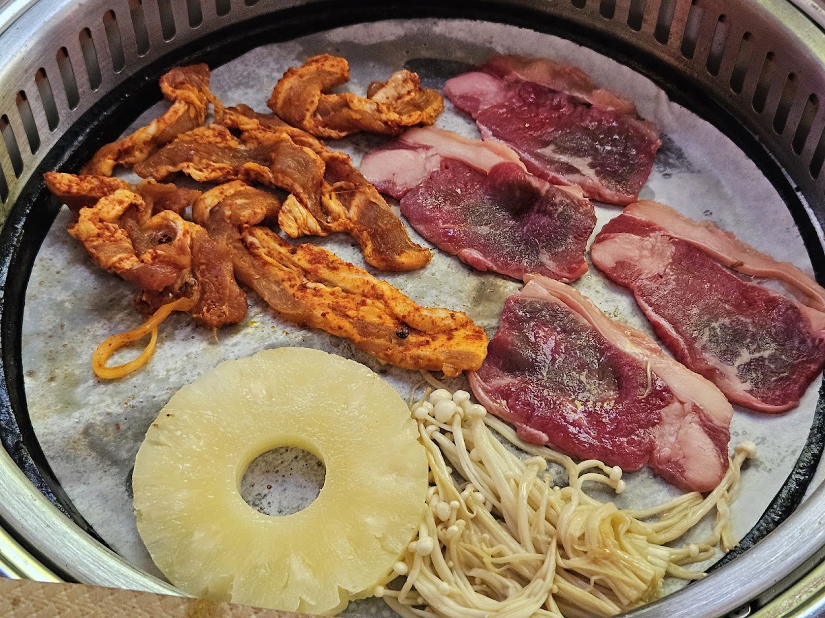 KOREAN BBQ & SUSHI FAFA BUFFET (Santiago de Compostela) Photo 4