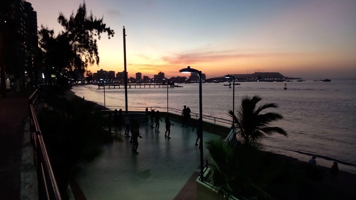 El malecón de salinas Photo 2