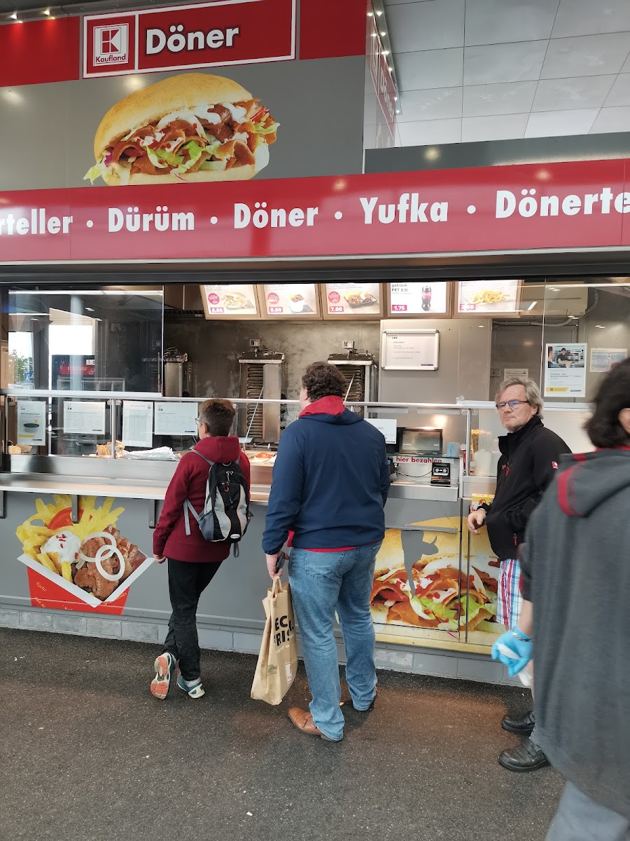 Imbiss- und Dönerbuden vor dem Kaufland Photo 2
