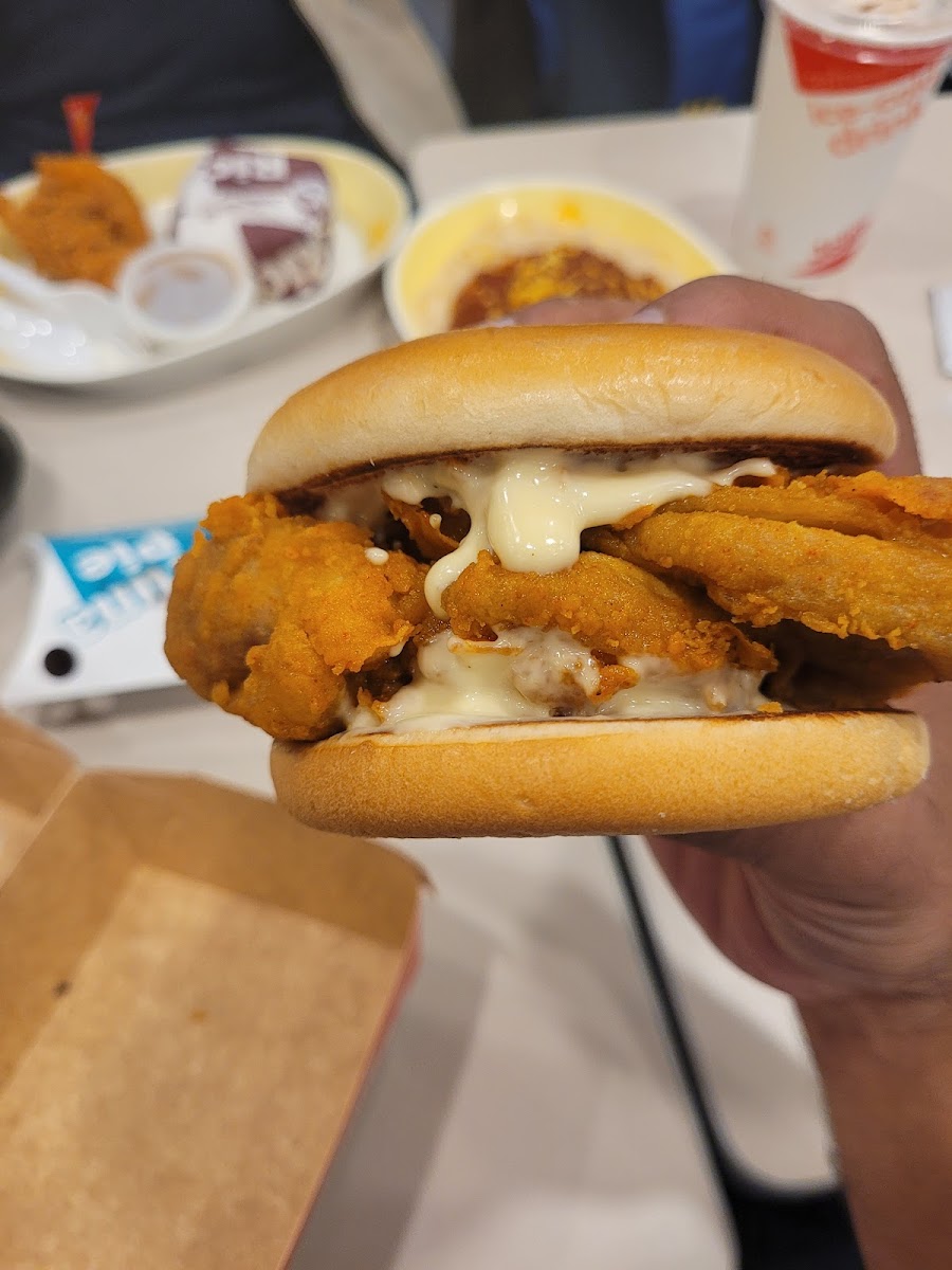Jollibee Bonifacio Global City Photo 9