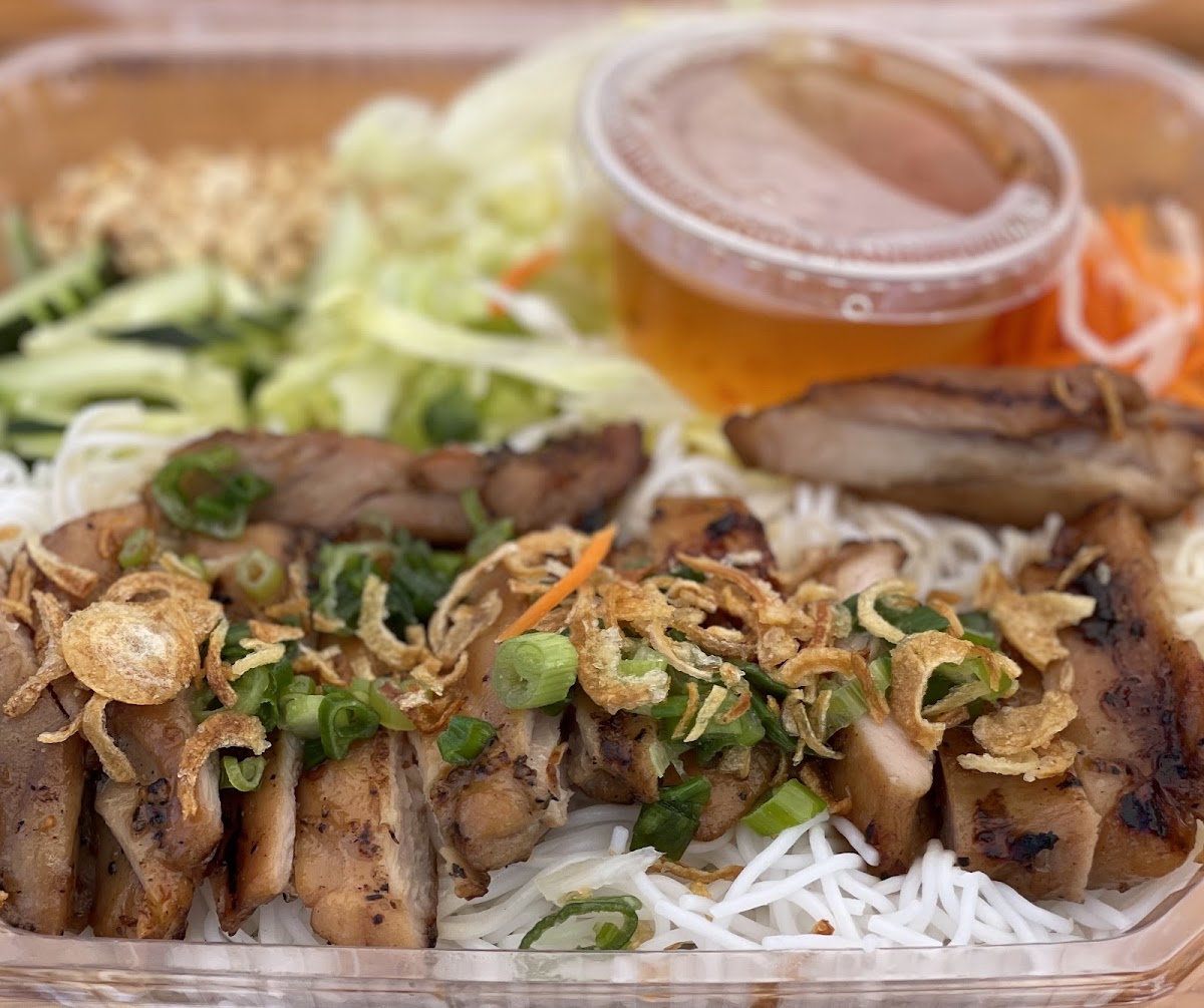 Long's Vietnamese Kitchen Photo 8