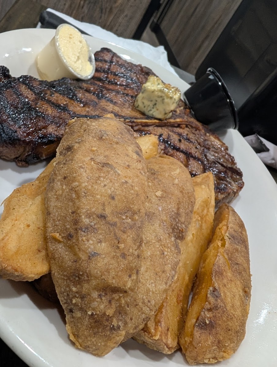 Fireside Steakhouse & Lounge Photo 4