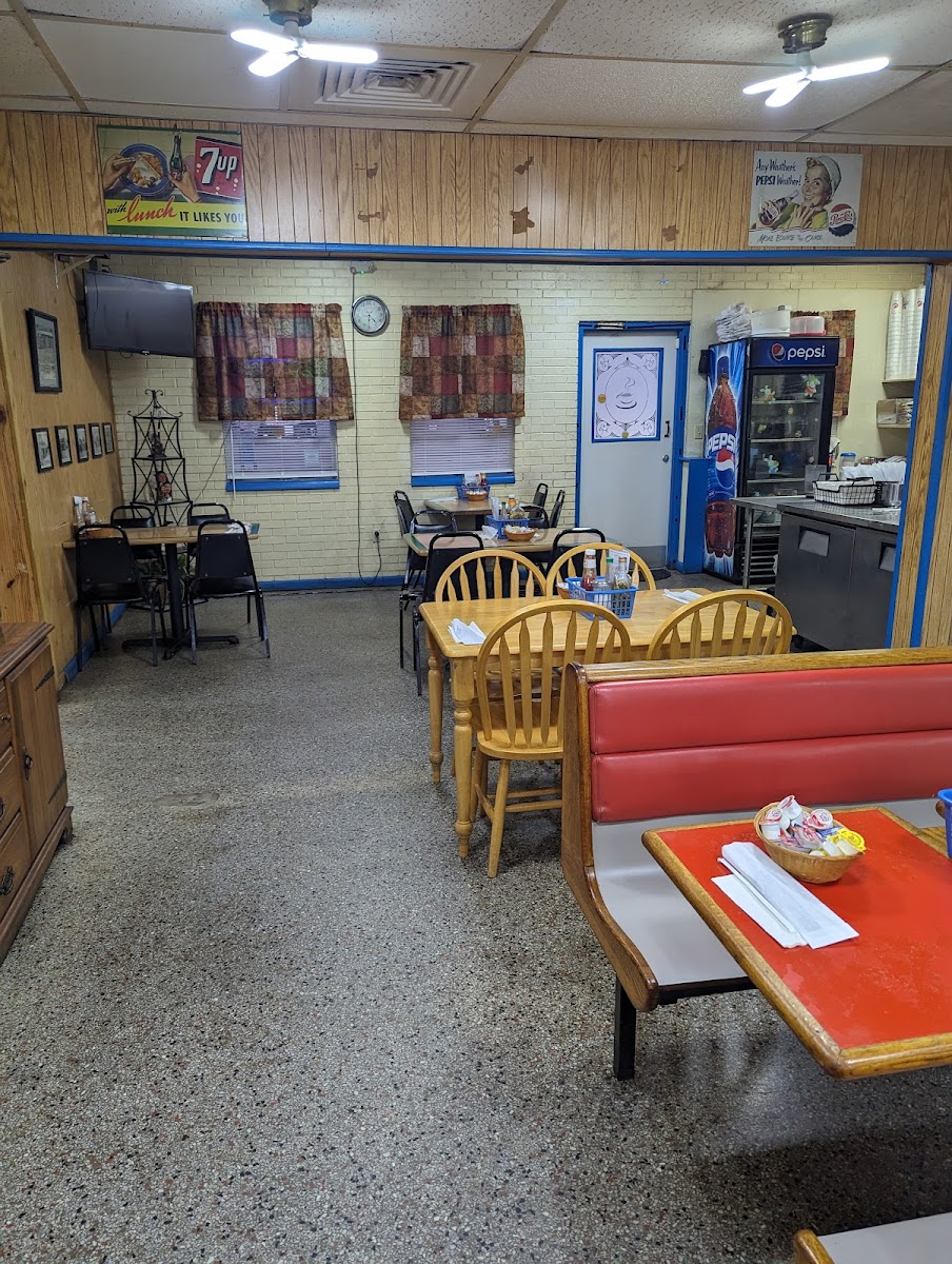 Charlotte's Restaurant Photo 3