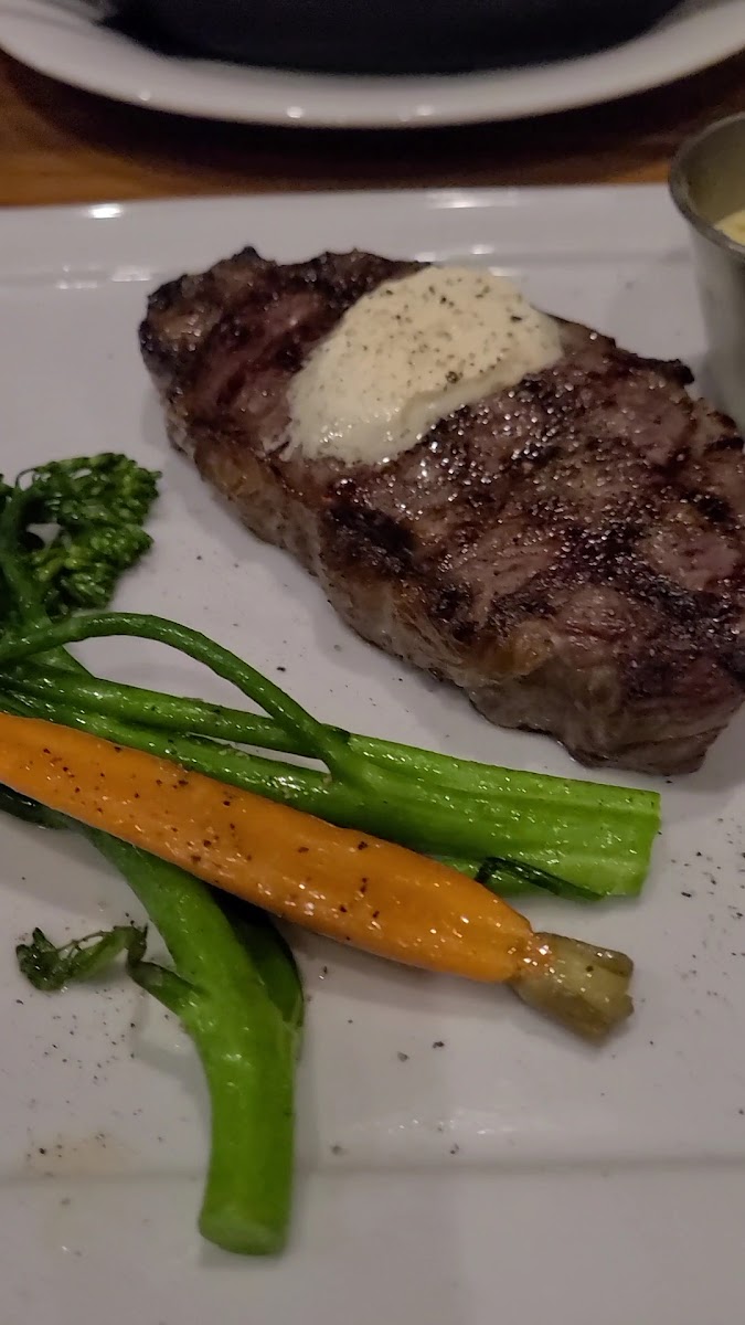 LUX Steakhouse + BAR94 Photo 2