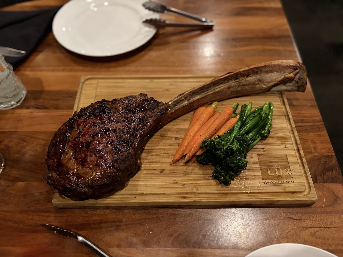 LUX Steakhouse + BAR94 Photo 4