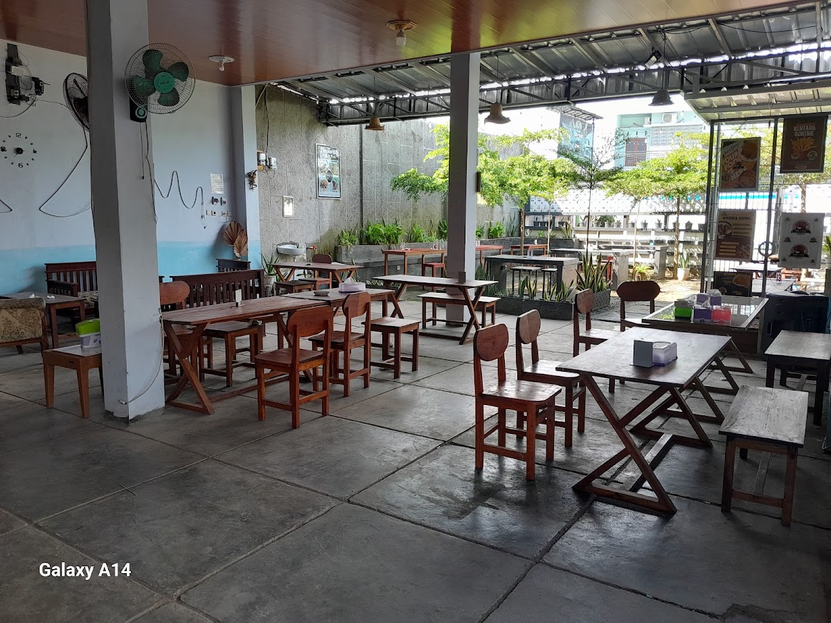 Teras 83 cafe & resto panimbang