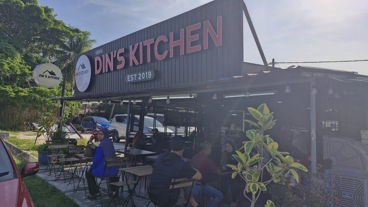 Din's Kitchen (Nasi Ayam Taugeh) Photo 3