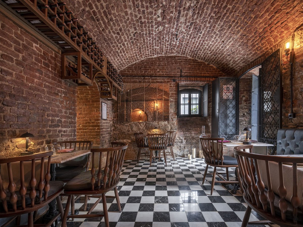 Vigneron Wine House